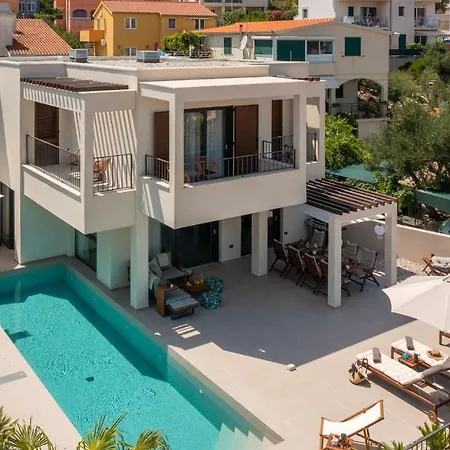 Luxury The North Star With Pool Vila